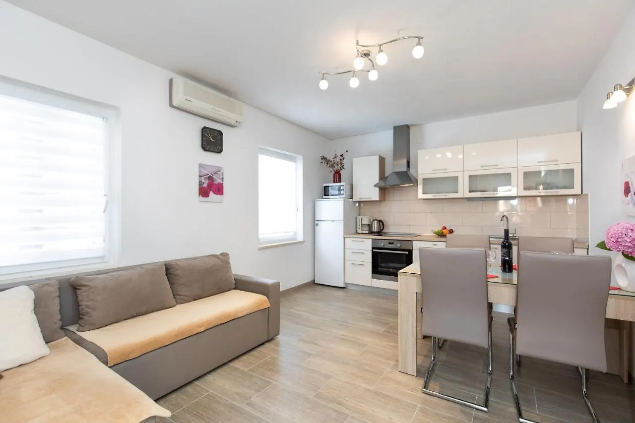 Kornić Adria-Holiday House With A Private Pool In Krk וילה